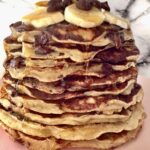 Luftige bananpandekager med chokolade