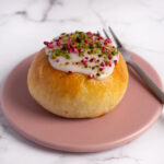 Gammeldags fastelavnsboller med creme og chokolade
