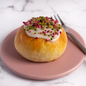 Gammeldags fastelavnsboller med creme og chokolade