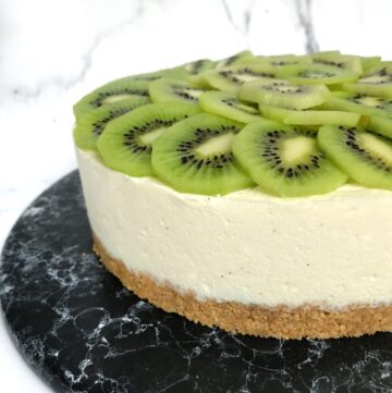 Cheesecake med hvid chokolade og kiwi