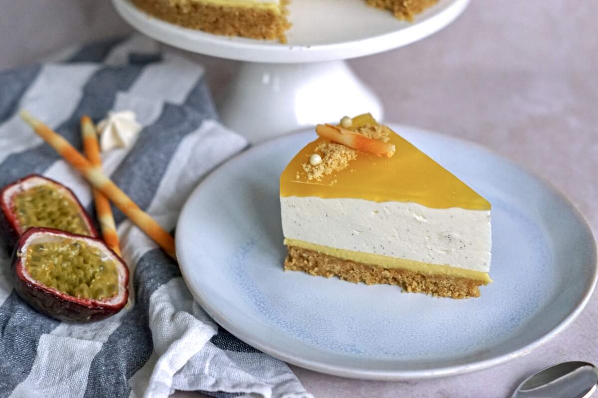 Passionsfrugt cheesecake - opskrift på cheesecake med frisk passionsfrugt