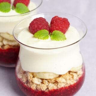 Trifli med hindbær og banan - fantastisk dessert i glas