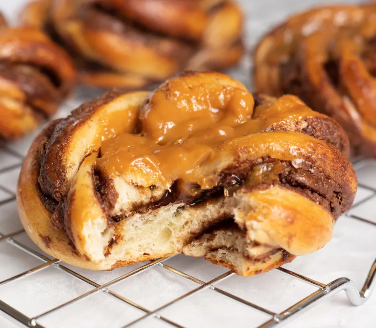 Nutellasnurrer med karamel - opskrift på chokoladesnurrer