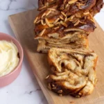 Svampet kanelbrød med flødeostecreme