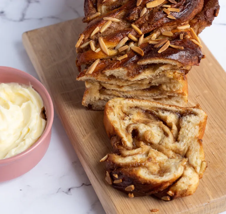 Svampet kanelbrød med flødeostecreme