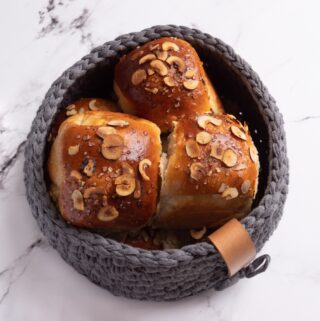 Bløde og luftige juleboller med rosiner