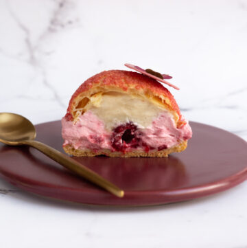 Choux au craquelin med hindbærskum og vaniljecreme