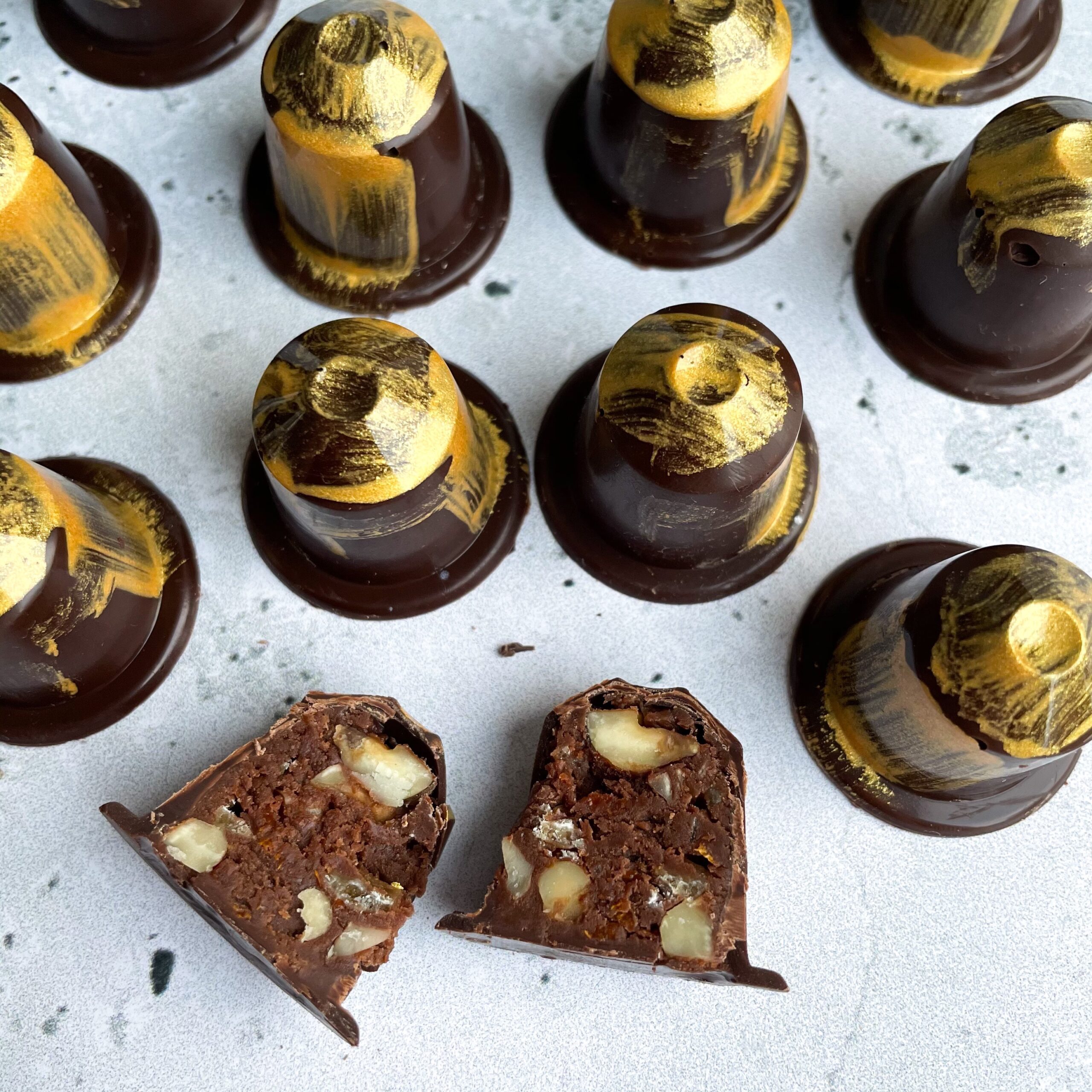 Fyldte chokolader med orangeknas