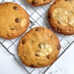 Cookies med chokolade og brunet smør