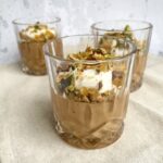 Chokolademousse med Baileys og nøddekrokant