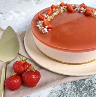 Jordbær cheesecake - lækker cheesecake opskrift med jordbær