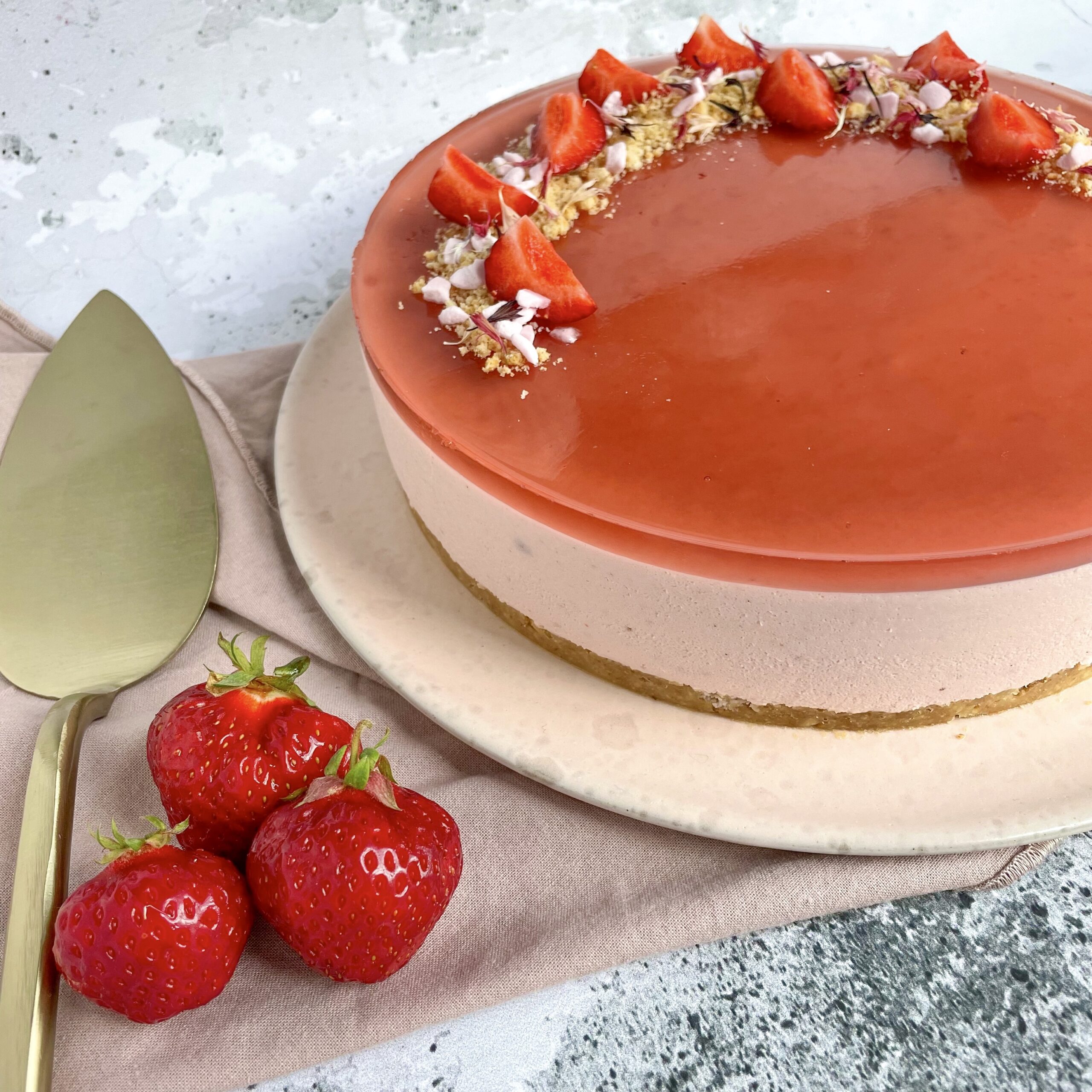 Jordbær cheesecake - lækker cheesecake opskrift med jordbær