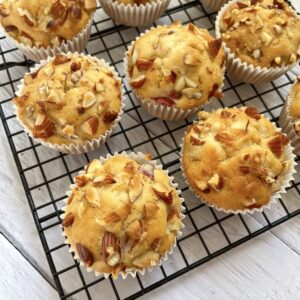 Rabarbermuffins med marcipan og mandler