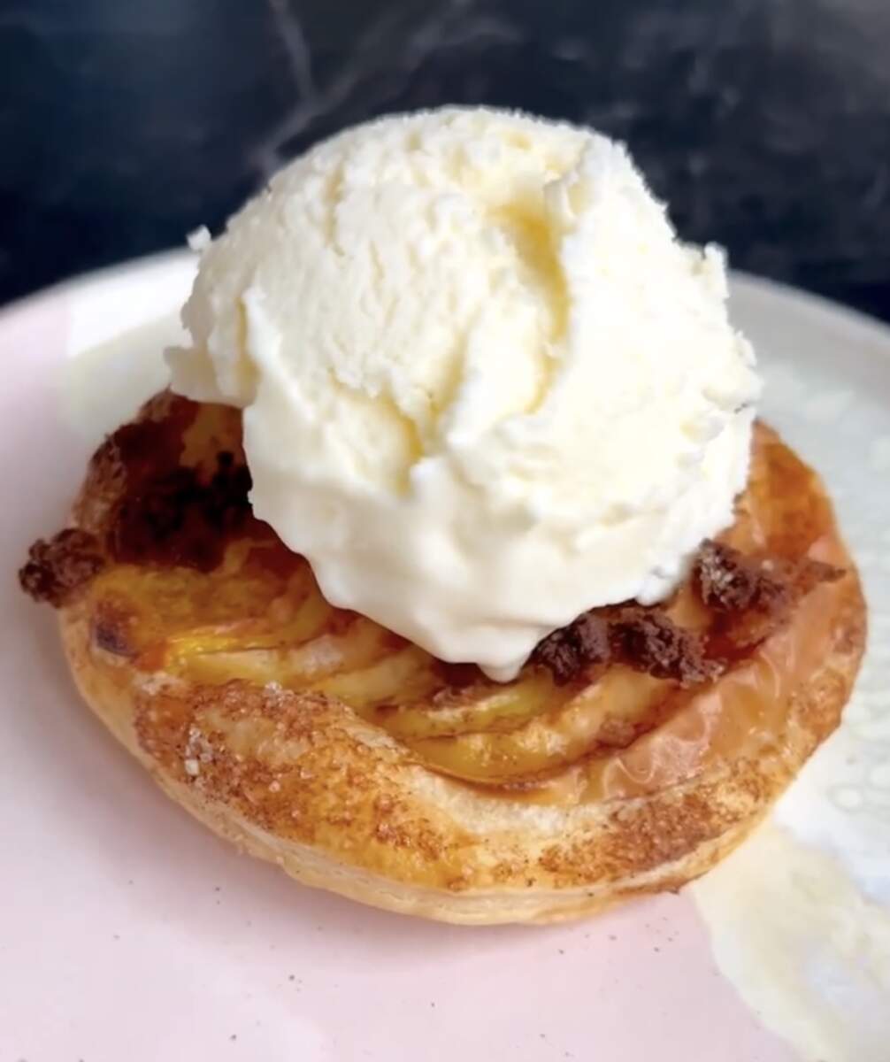Nemme og hurtige små æbletærter i airfryer