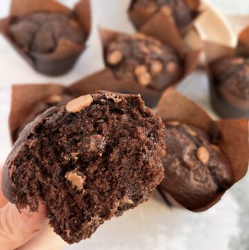 Svampede chokolademuffins med kærnemælk