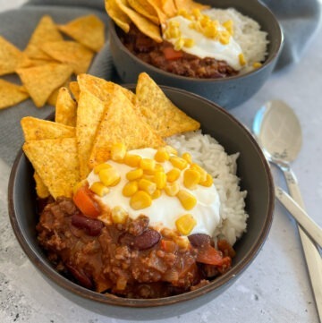 Chili con carne med ris og tortillachips - smagfuld chili con carne opskrift!