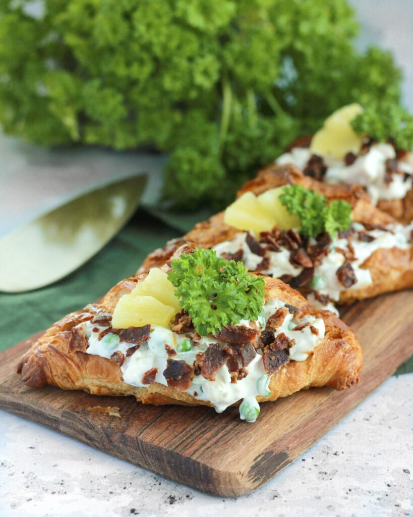 Croissant med hønsesalat