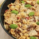Marry me chicken pasta - cremet pastaret med kylling og fløde