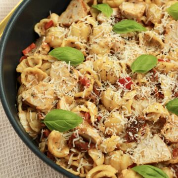 Marry me chicken pasta - cremet pastaret med kylling og fløde