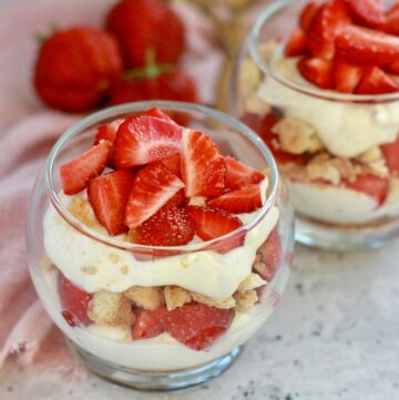 Nem sommerdessert med jordbær - dessert på 10 minutter