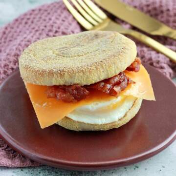 English Breakfast Muffins - lækker morgenmad med æg og bacon