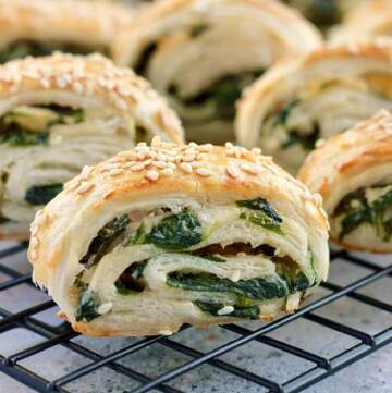 Nemme butterdejshapsere med spinat og cream cheese