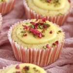 Citronmuffins med marcipan - svampede citronmåne muffins