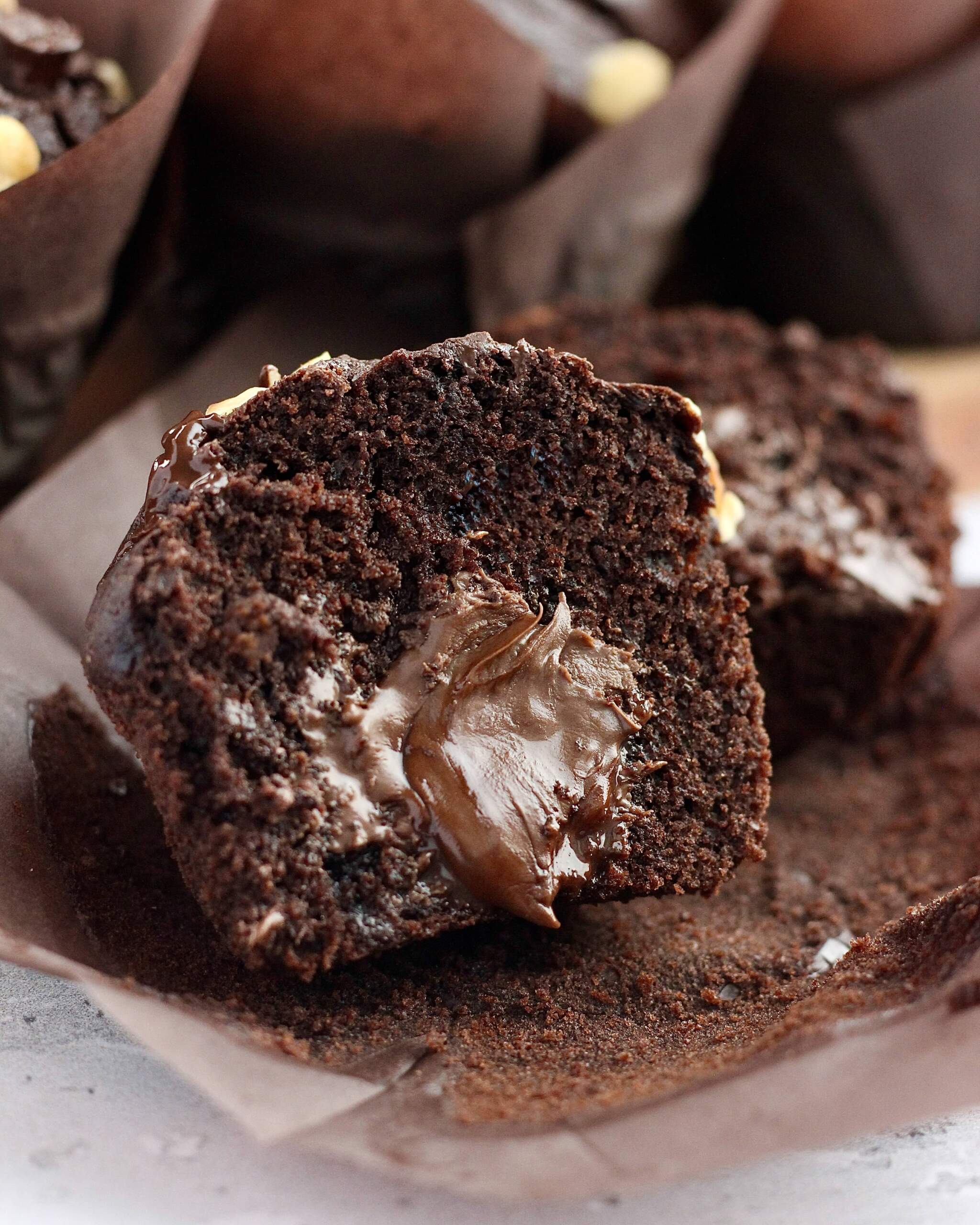 Nutella muffins - svampede chokolade muffins med nutella