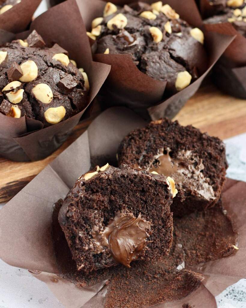 Nutella muffins - svampede chokolade muffins med nutella