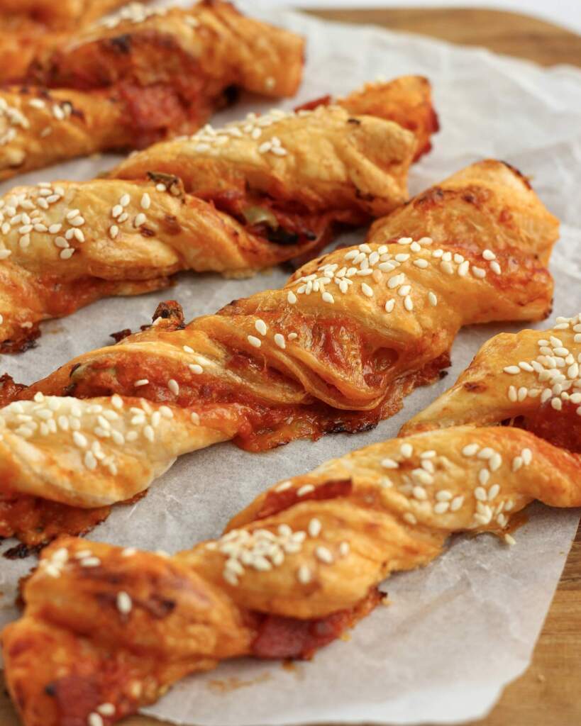 Pizza twister med pepperoni, oliven og cheddar